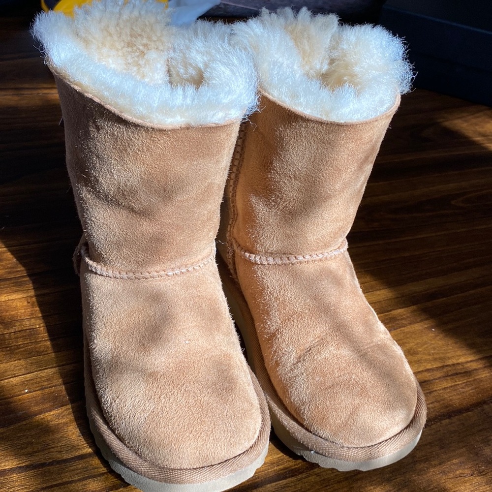 Toddler Bailey bow uggs